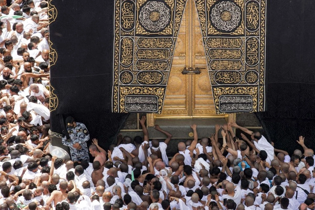 Saudi Torehkan Rekor Baru! Kunjungan Haji-Umrah di 2025 Tembus 19,5 Juta, Kepuasan di Atas 90 Persen